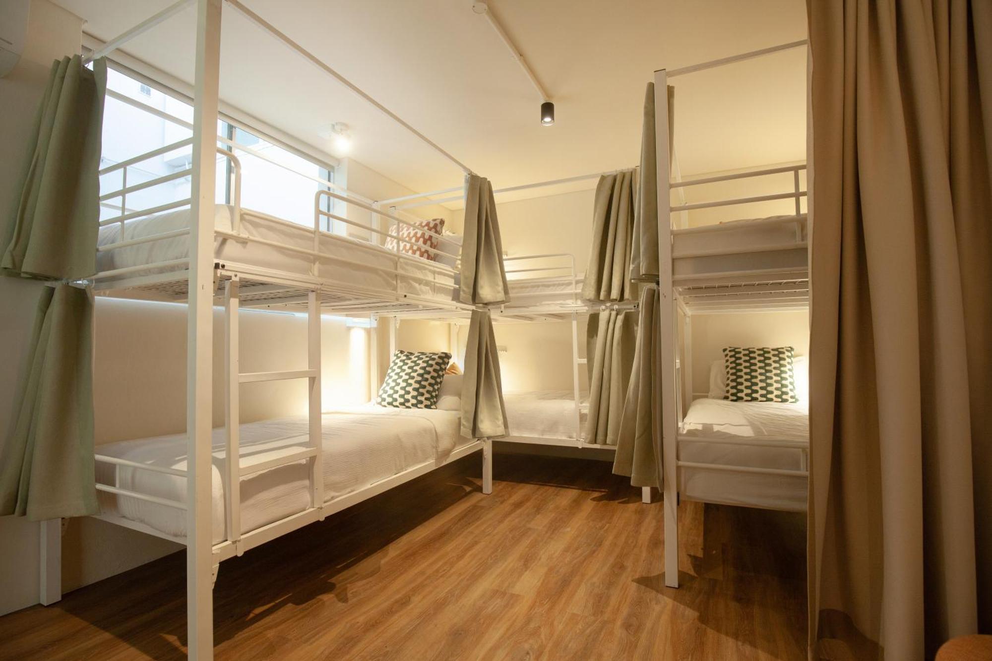 Entire 6 Bed Dorm